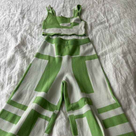 2 piece set - Picture 2 of 3